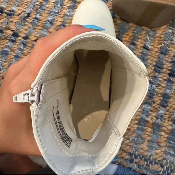 Elegant Cream Ankle Boots with Chunky Heel - Picture 5 of 7